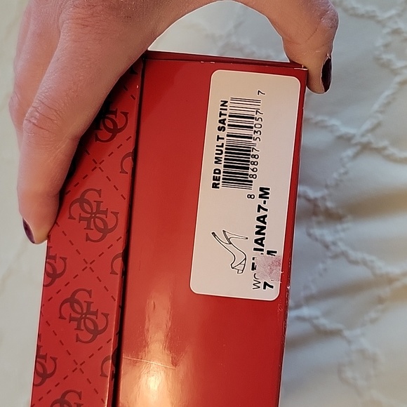 Womens 7.5 Guess red polka dot heels - Picture 7 of 7
